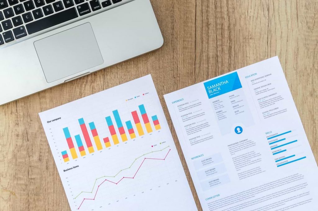 graphs-laptop-papers