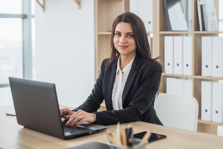 woman planning a Pre-First Day New Hire Onboarding Checklist